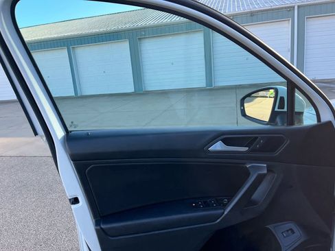 Used 2021 Volkswagen Tiguan S image 16