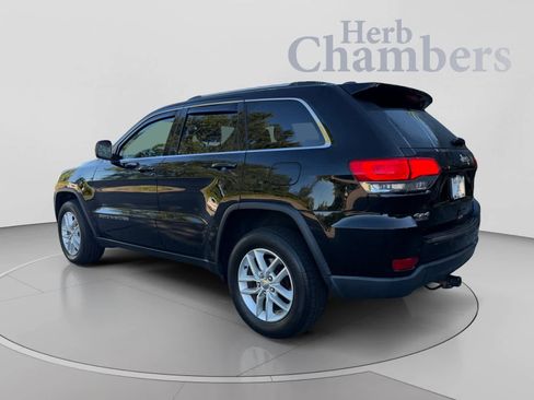 Used 2018 Jeep Grand Cherokee Laredo AWD/4WD image 3
