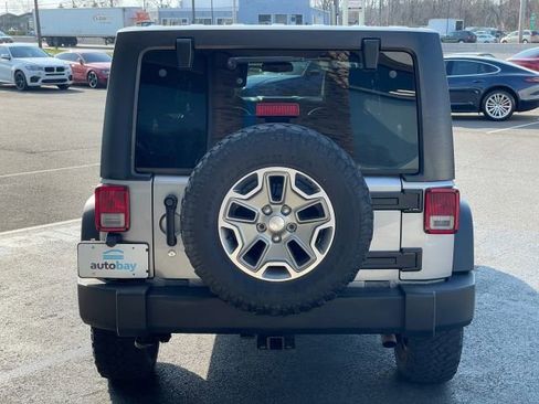 Used 2017 Jeep Wrangler Unlimited Rubicon w/ Connectivity Group AWD/4WD image 13