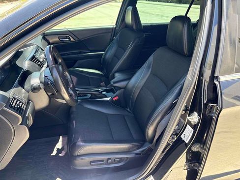 Used 2017 Honda Accord Sport image 18