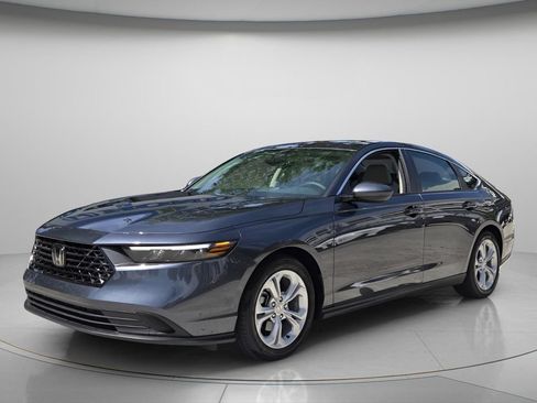 Used 2025 Honda Accord LX image 9