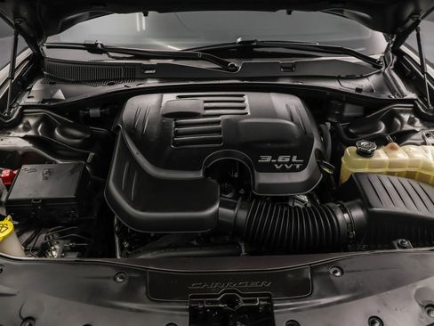 Used 2020 Dodge Charger SXT w/ Blacktop Package image 43