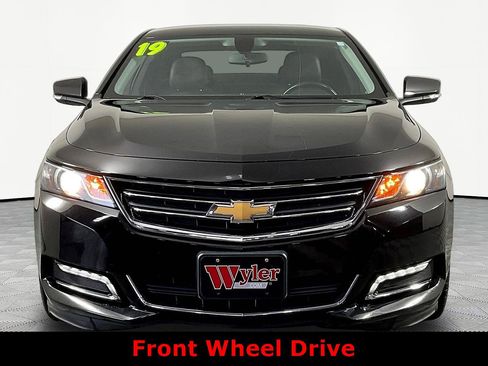 Used 2019 Chevrolet Impala LT FWD image 2