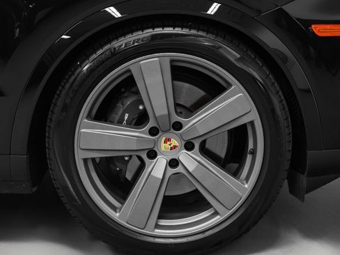 Certified 2024 Porsche Cayenne Coupe AWD/4WD image 15