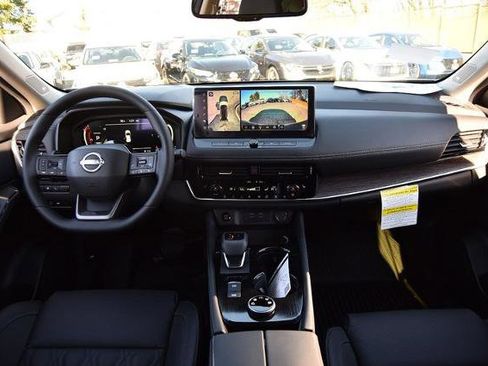 New 2026 Nissan Rogue Platinum image 8