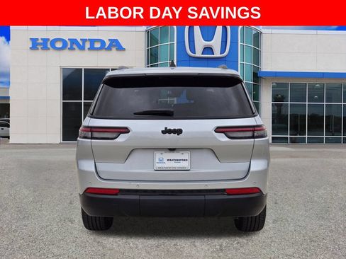 Used 2025 Jeep Grand Cherokee L Laredo RWD image 4