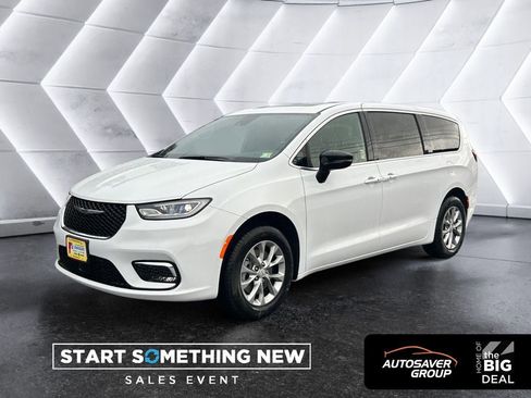 New 2026 Chrysler Pacifica Select image 1