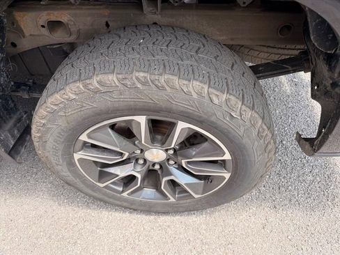 Used 2022 Chevrolet Silverado 1500 LT AWD/4WD image 11