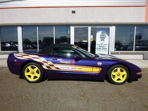 Used 1998 Chevrolet Corvette Convertible w/ Memory Pkg RWD image 10
