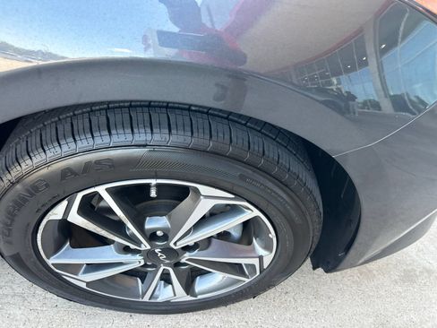 Used 2023 Kia Forte LXS w/ LXS Technology Package FWD image 6
