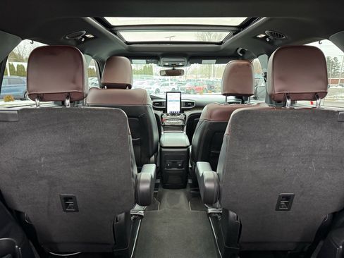 Certified 2022 Ford Explorer Platinum w/ Equipment Group 601A image 9