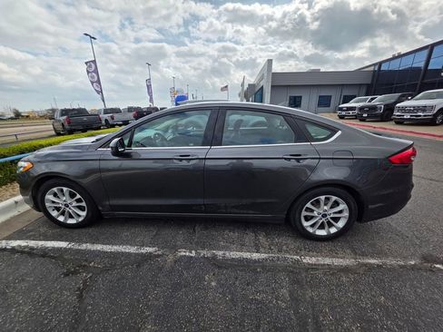 Used 2019 Ford Fusion SE image 4
