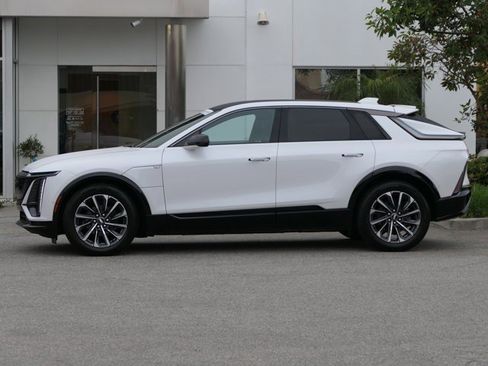 Certified 2024 Cadillac Lyriq Sport image 2