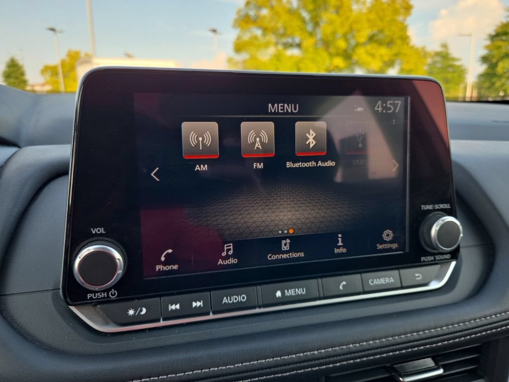 Used 2025 Nissan Rogue SV FWD image 39