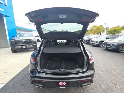 Used 2022 Porsche Macan image 28