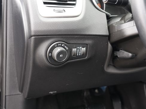 Used 2019 Jeep Compass Latitude w/ Popular Equipment Group image 17