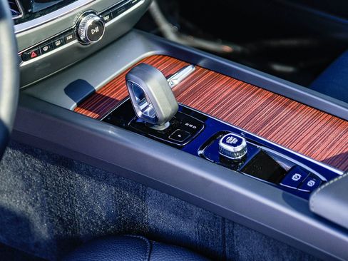 Used 2025 Volvo V60 B5 Cross Country Plus image 21