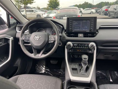 Used 2021 Toyota RAV4 XLE FWD image 17