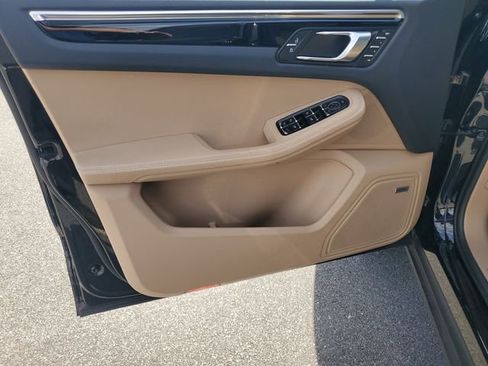 Used 2024 Porsche Macan image 8