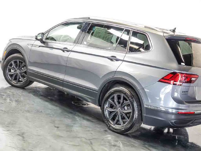 Used 2024 Volkswagen Tiguan SE FWD image 11