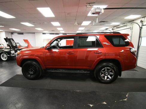 Certified 2023 Toyota 4Runner TRD Off-Road Premium w/ Moonroof Package AWD/4WD image 5