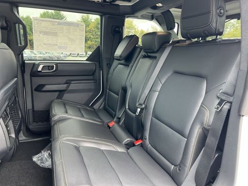 New 2025 Ford Bronco Badlands image 24