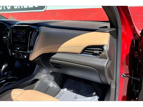 Used 2023 Chevrolet Traverse Premier AWD/4WD image 17
