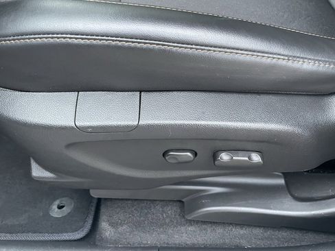 Used 2022 Chevrolet Trax LT w/ Sport Edition image 10