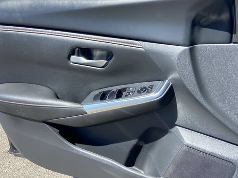 Used 2025 Nissan Sentra SR FWD image 17