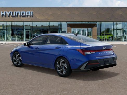 Certified 2025 Hyundai Elantra Limited FWD image 5