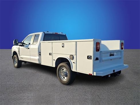 New 2026 Ford F350 XL w/ XL Chrome Package image 4
