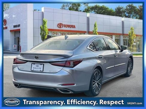 Used 2023 Lexus ES 350 w/ Premium Package image 6