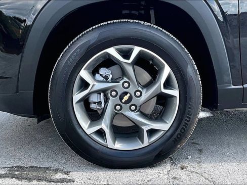 Used 2025 Chevrolet Trax LT w/ LT Convenience Package FWD image 32