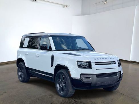 Used 2024 Land Rover Defender 110 X-Dynamic SE AWD/4WD image 7