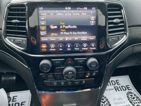 Used 2022 Jeep Grand Cherokee Limited image 33