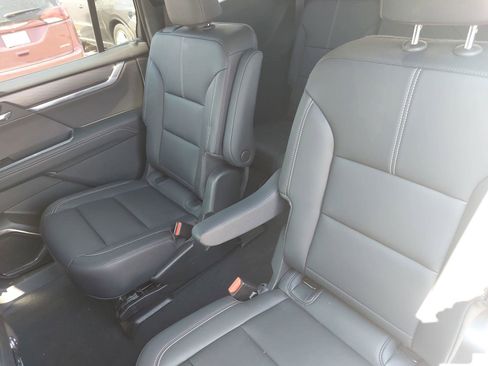 Used 2024 GMC Acadia Elevation w/ Luxury Package FWD image 15