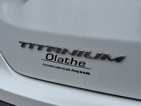 Used 2022 Ford Edge Titanium image 21