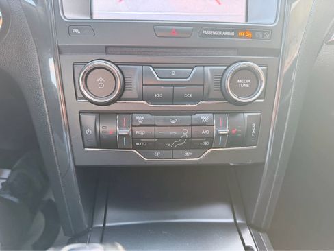 Used 2018 Ford Explorer XLT w/ Equipment Group 202A image 28