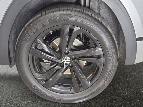 Used 2025 Volkswagen Atlas Cross Sport SEL R-Line image 35