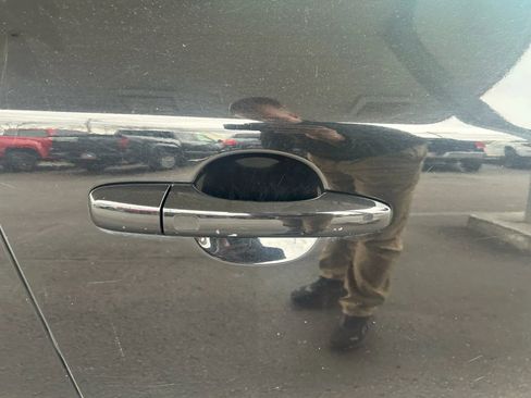 Used 2018 Volvo V60 T5 Cross Country image 4