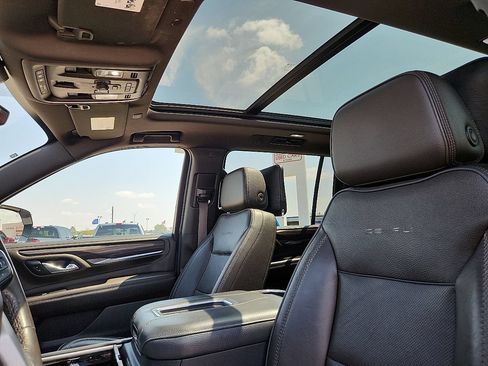Used 2021 GMC Yukon XL Denali w/ Denali Premium Package AWD/4WD image 7