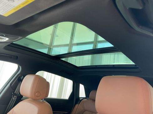 Used 2022 Audi e-tron Premium Plus w/ Premium Plus Package image 16