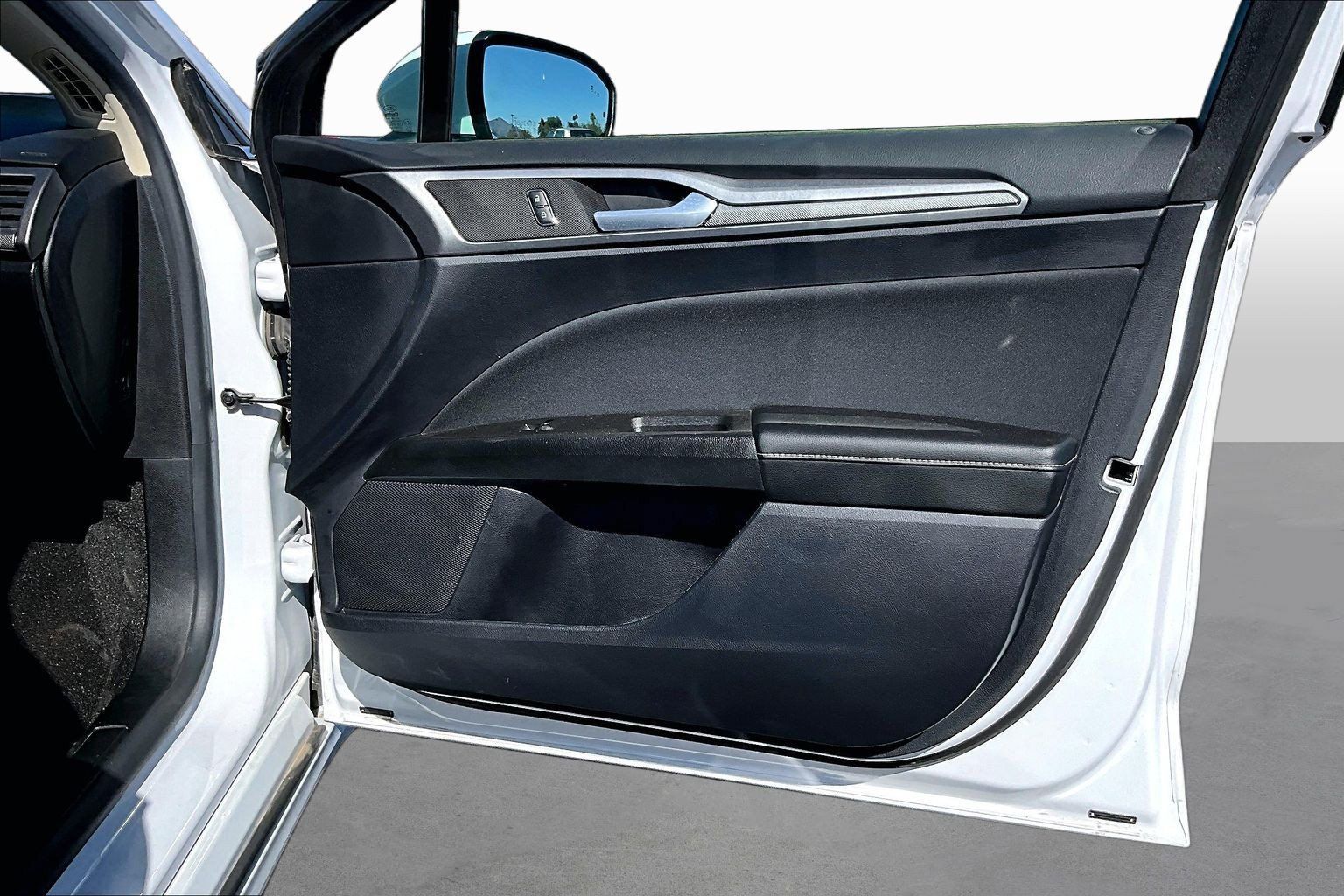 Used 2020 Ford Fusion SE FWD image 18