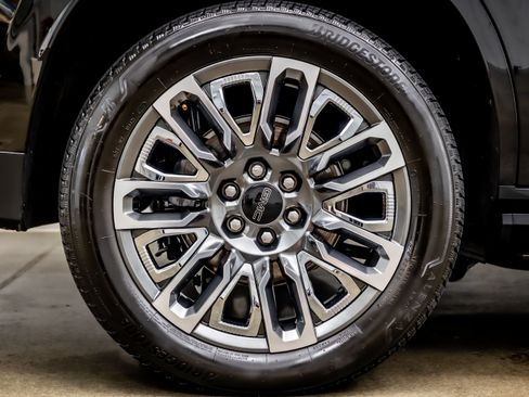 Used 2024 GMC Yukon Denali Ultimate AWD/4WD image 39