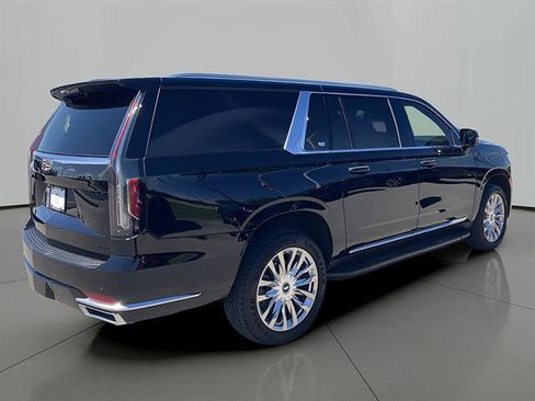 Used 2023 Cadillac Escalade ESV Premium Luxury AWD/4WD image 5