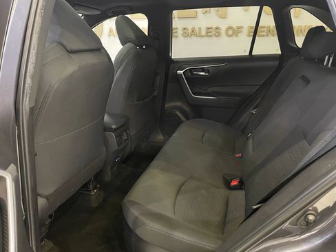 Used 2022 Toyota RAV4 SE w/ Convenience Package image 24