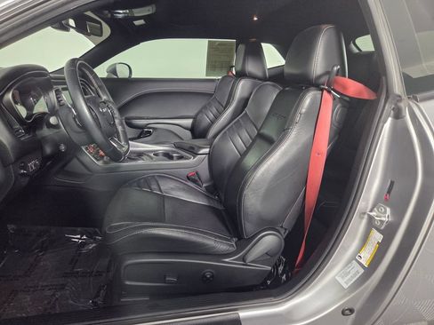 Used 2016 Dodge Challenger SRT Hellcat RWD image 10