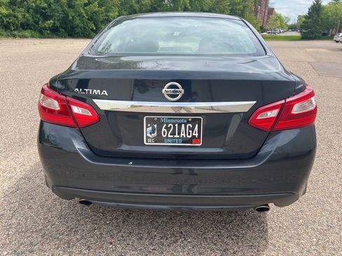 Used 2017 Nissan Altima 2.5 S w/ Power Driver Seat Package FWD image 4