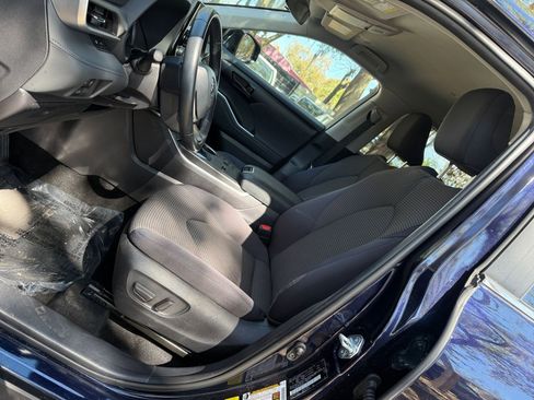 Used 2025 Toyota Highlander LE image 24