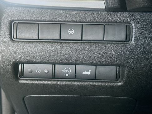 Used 2024 Nissan Rogue SV AWD/4WD image 17